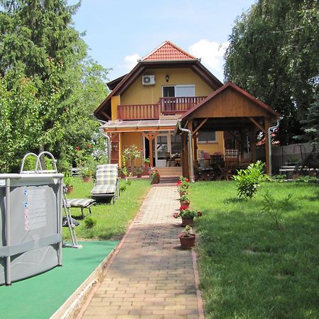 Gyoengyhaz Nyaralo Villa Gyomaendrőd Kültér fotó
